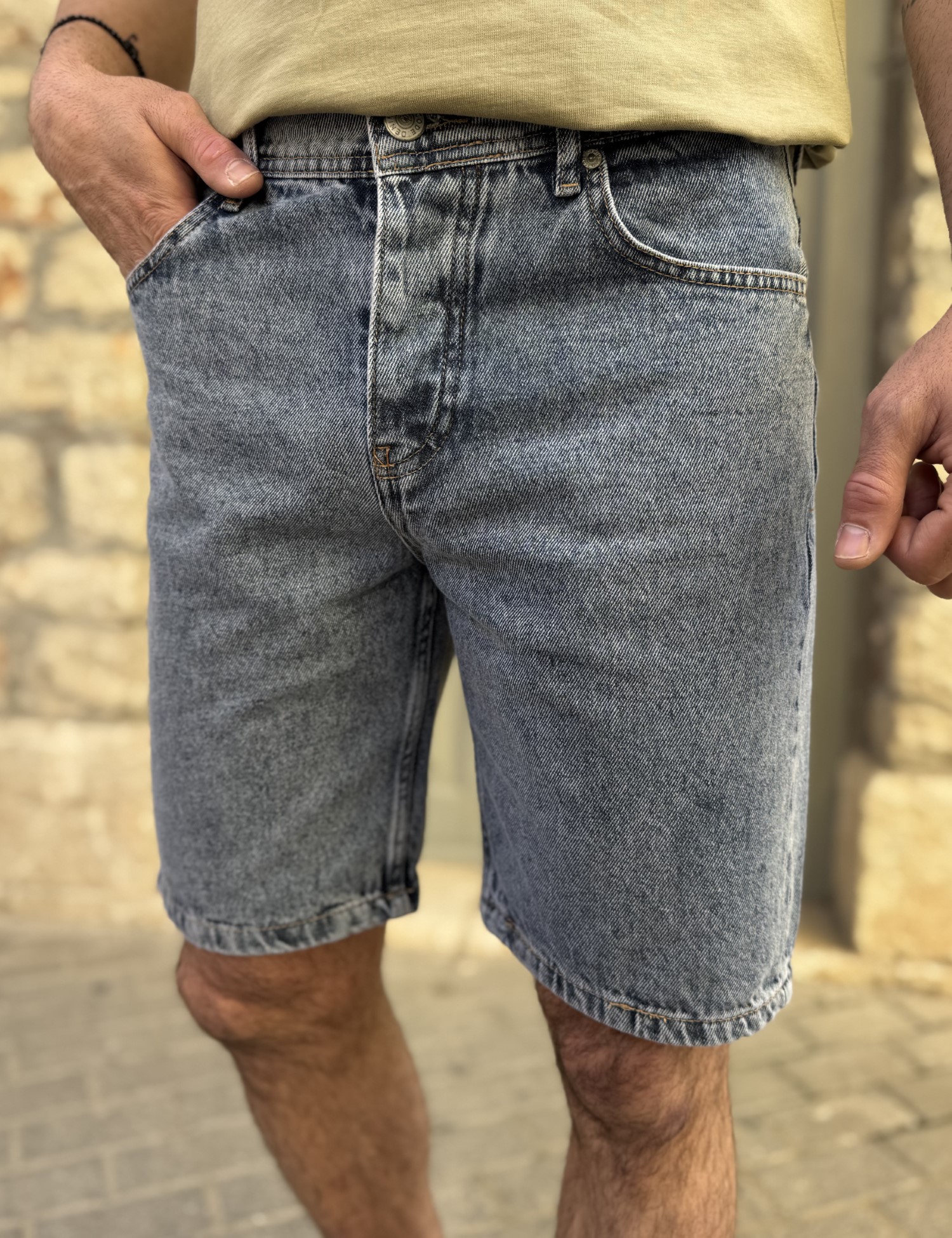 Ανδρική μπλε ανοιχτό τζιν βερμούδα 40353 φωτογραφία